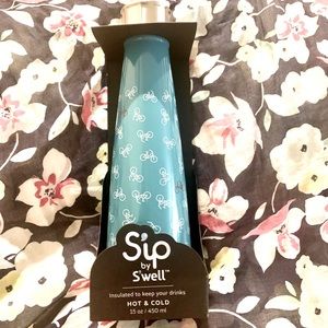 S’ip by S’well around a Bicycle